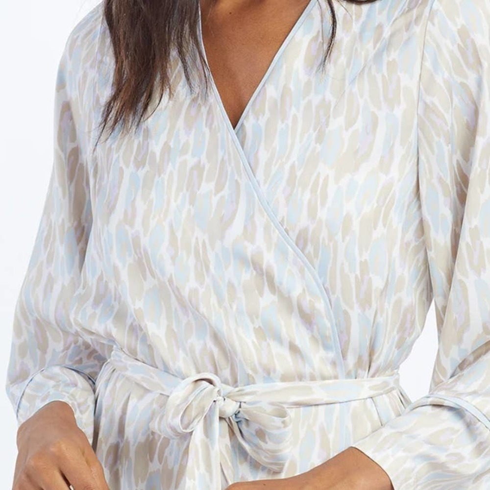 Summersalt Cloud 9 Silky Robe‎ M/L Pastel Animal Print Ivory Blue Tan Satin